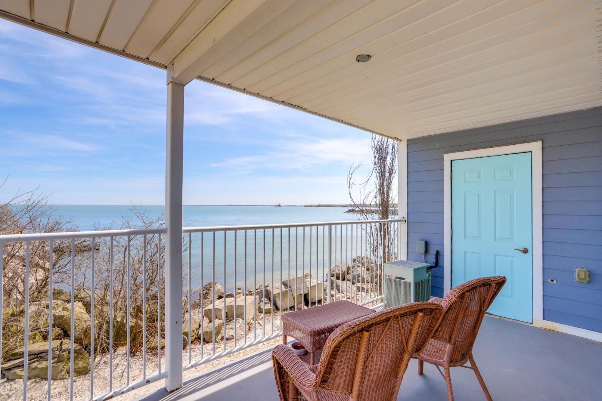 Waterfront Bass Island Retreat With Balcony And Tv Leilighet Put-in-Bay Eksteriør bilde