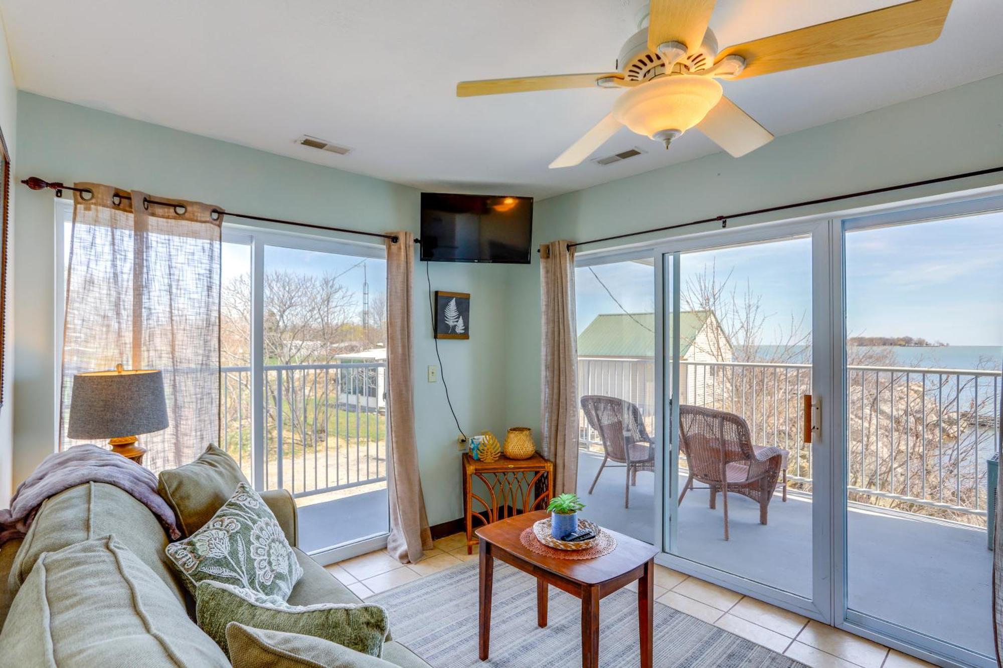 Waterfront Bass Island Retreat With Balcony And Tv Leilighet Put-in-Bay Eksteriør bilde