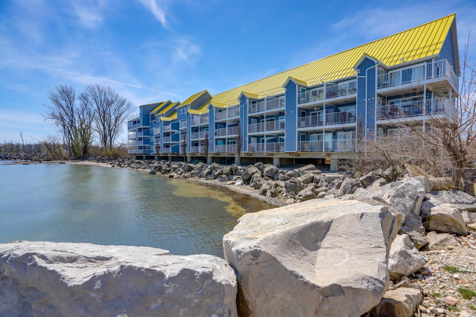 Waterfront Bass Island Retreat With Balcony And Tv Leilighet Put-in-Bay Eksteriør bilde